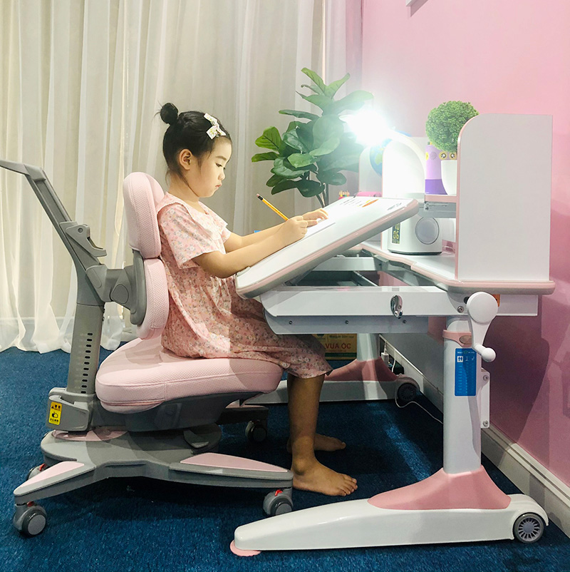 Bàn Học Chống Gù – Chìa Khóa Vàng Cho Tương Lai Sáng Khỏe Của Bé