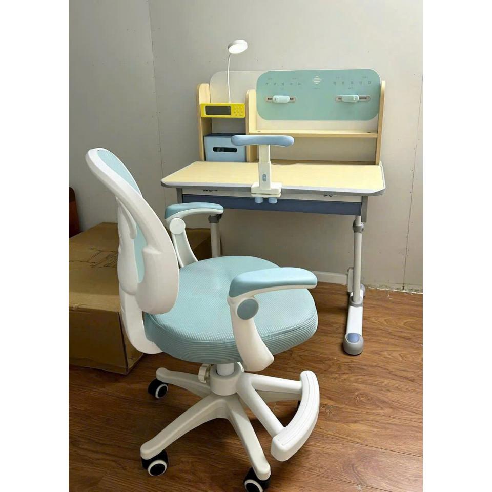 Bàn Học Chống Gù – Chìa Khóa Vàng Cho Tương Lai Sáng Khỏe Của Bé