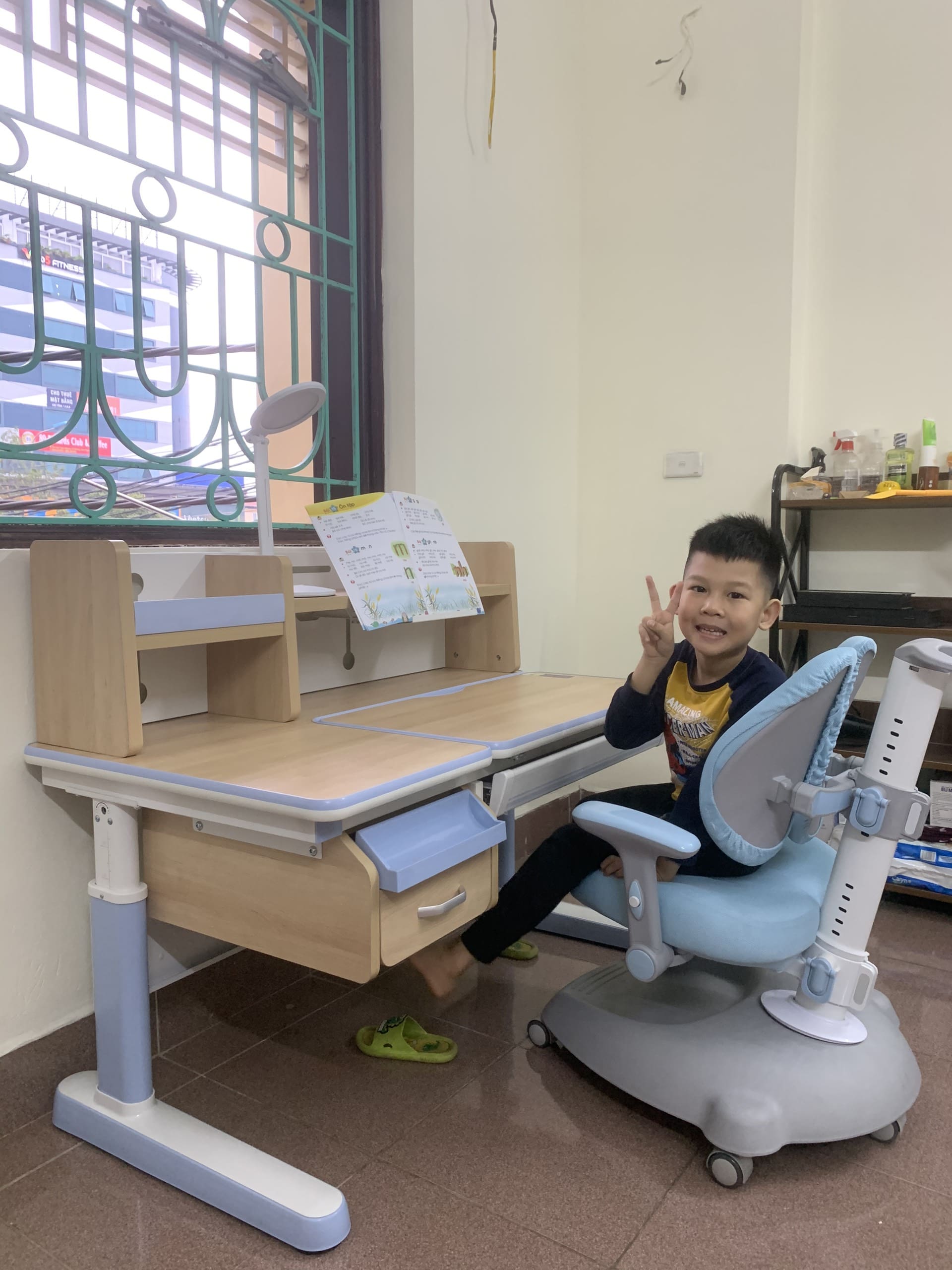 Review bàn học chống gù AngelKids Ưu nhược điểm – Cảm nhận thực tế